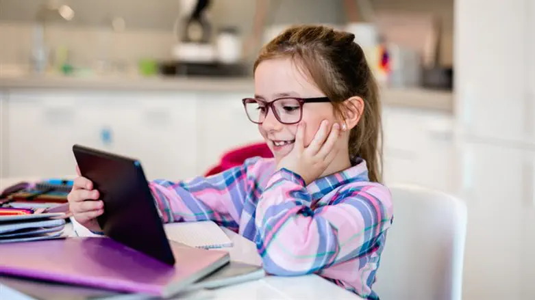 Student with iPad