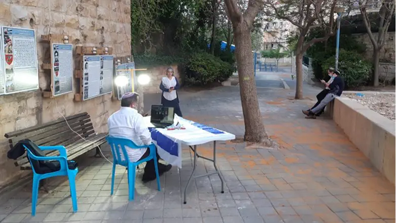 גיל קרסנטי משדר מהטקס