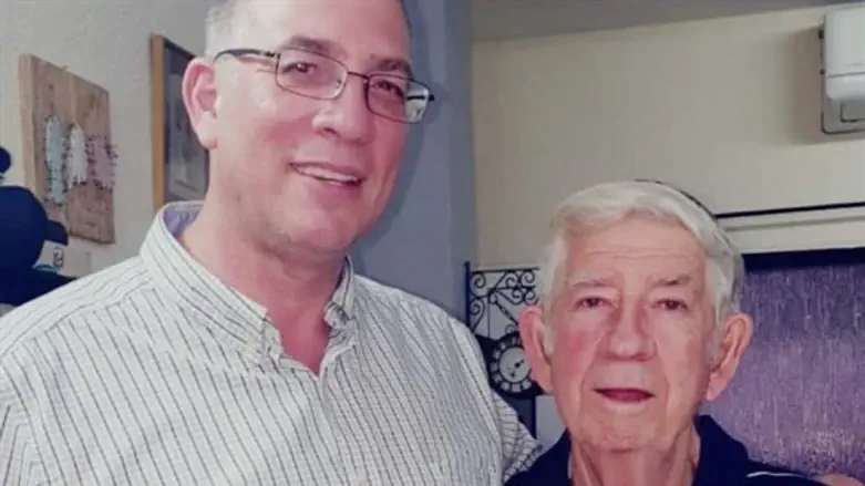 ניר לצד אביו שלמה