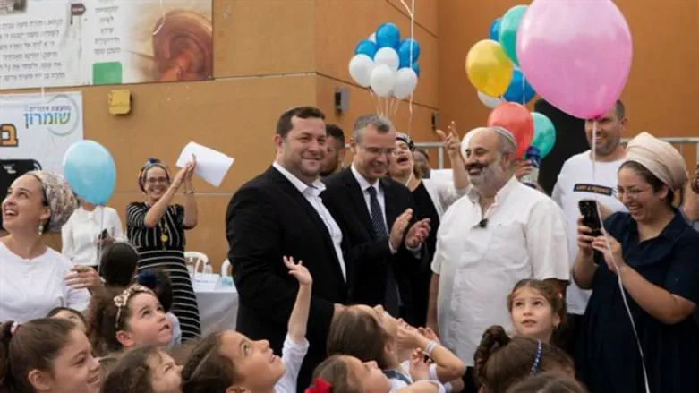 יוסי דגן עם תלמידים