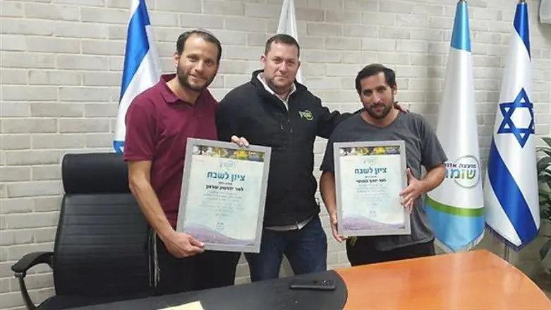 הענקת הצל"ש ליהושע שרמן ויוסי בן גוסי