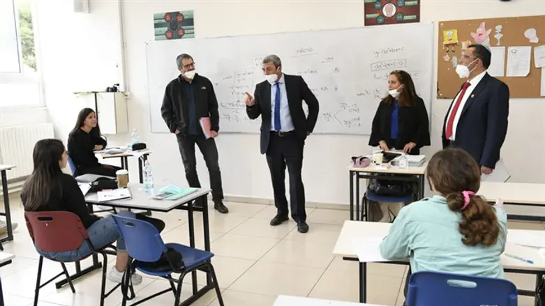 הרב רפי פרץ בבית הספר