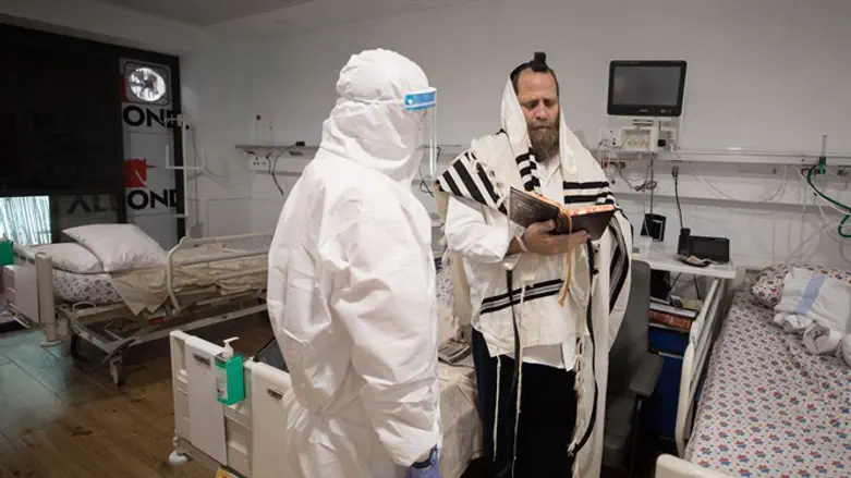 Coronavirus patient prays