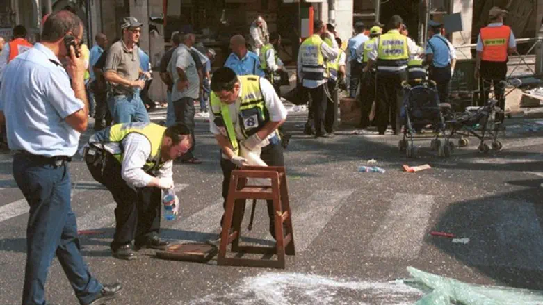Scene of Sbarro bombing in Jerusalem, Aug. 9 2001