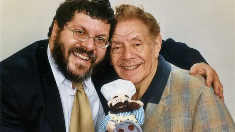 Jerry Stiller as Latke Larry with Rabbi Kaltmann