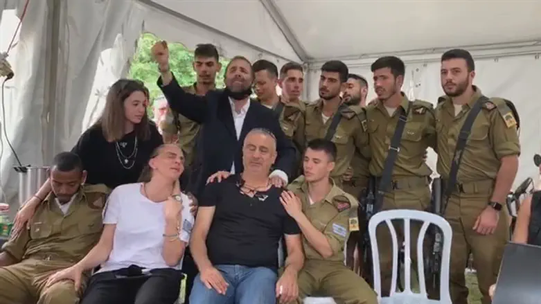 Друзья Амита Бен Игаля пришли поддержать родителей