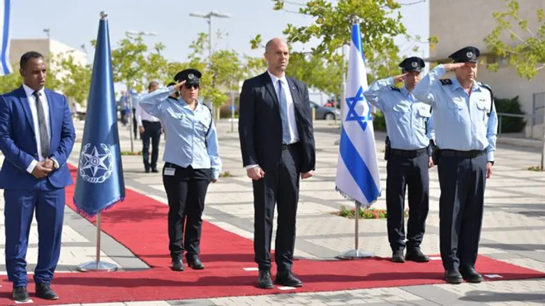 השר אוחנה במכללה הלאומית לשוטרים