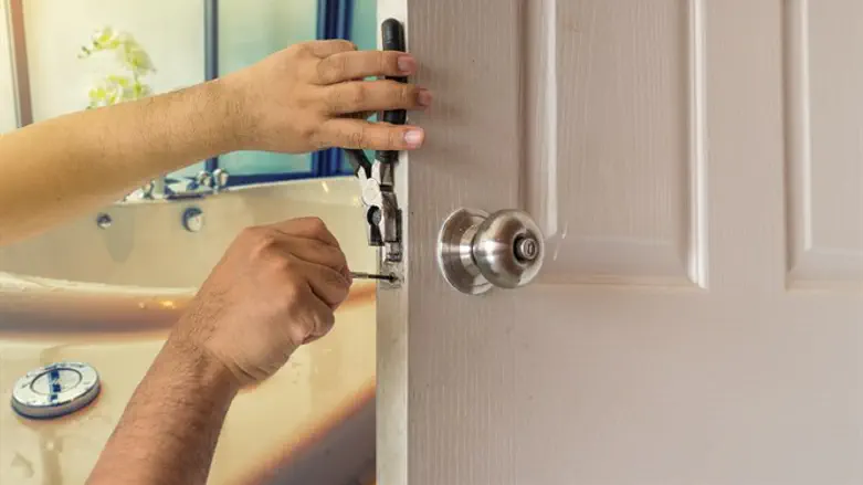 החלפת מנעול