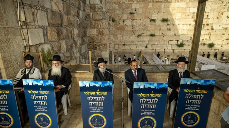 משתתפי התפילה בכותל