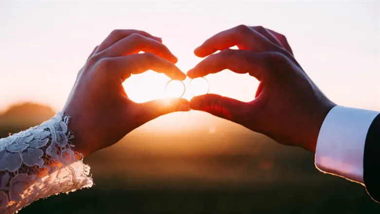 חוגגים אירוסין