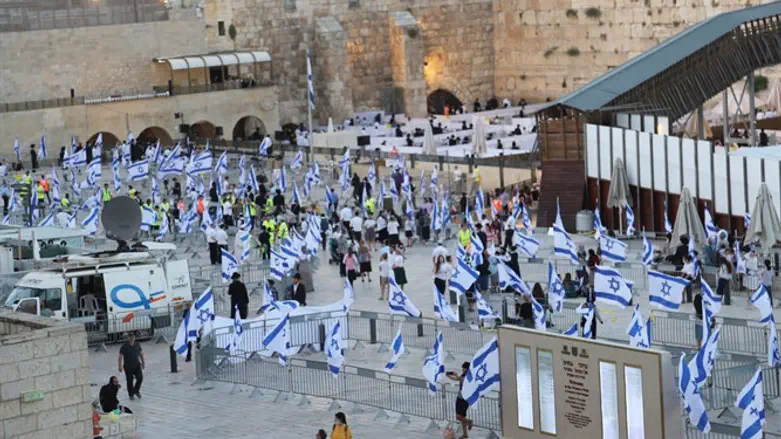 ''ריקוד הדגלים'' בכותל המערבי