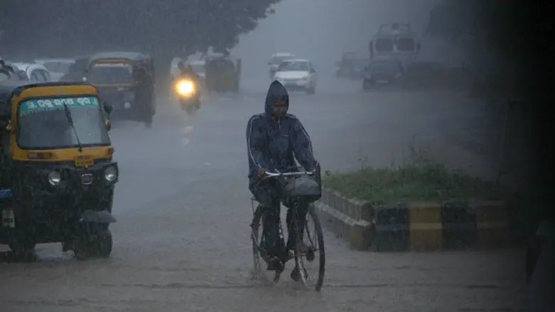 סופת ציקלון בהודו