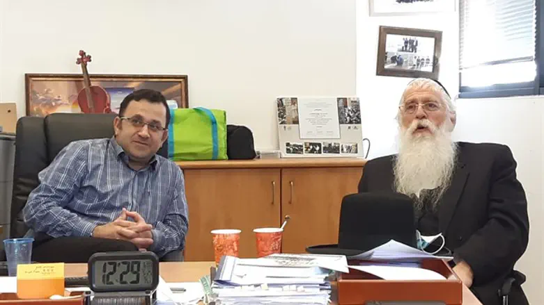 סגן השר מאיר פרוש במהלך הביקור