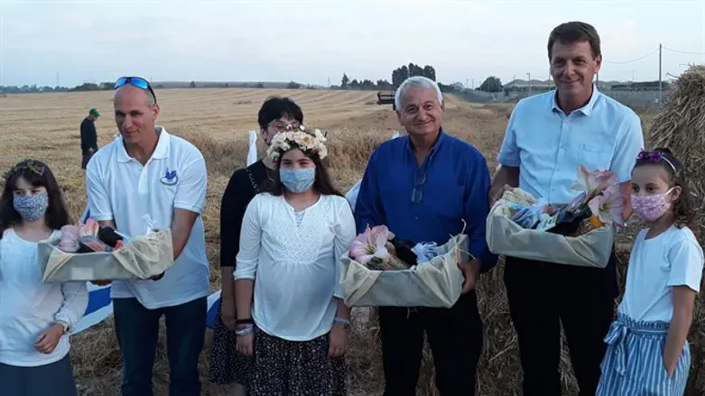 השר אלון שוסטר בחגיגה בסעד