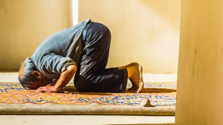 מוסלמי בתפילה