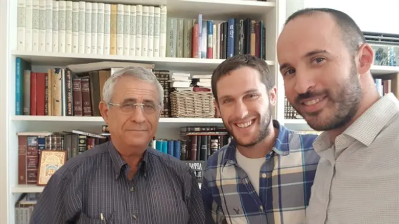 ד"ר קידר עם מגישי "על המשמעות"