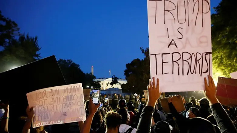 Protest near the White House, May 31, 2020