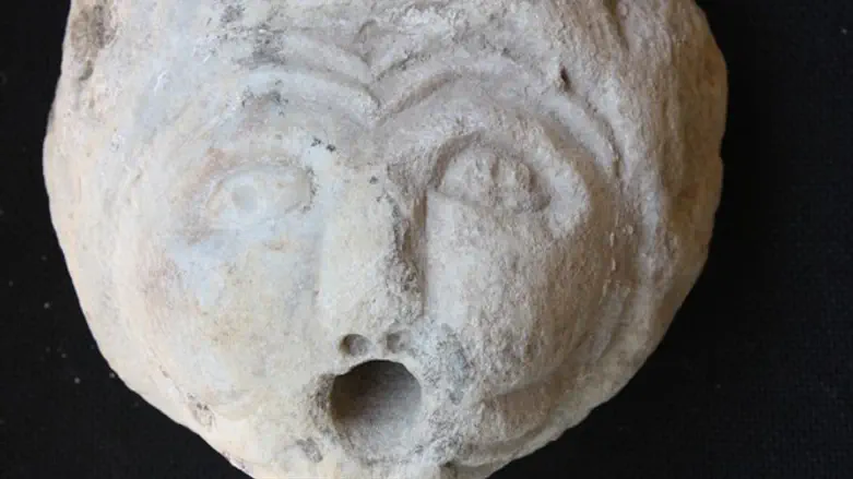 Древняя маска, найденная в Ципори