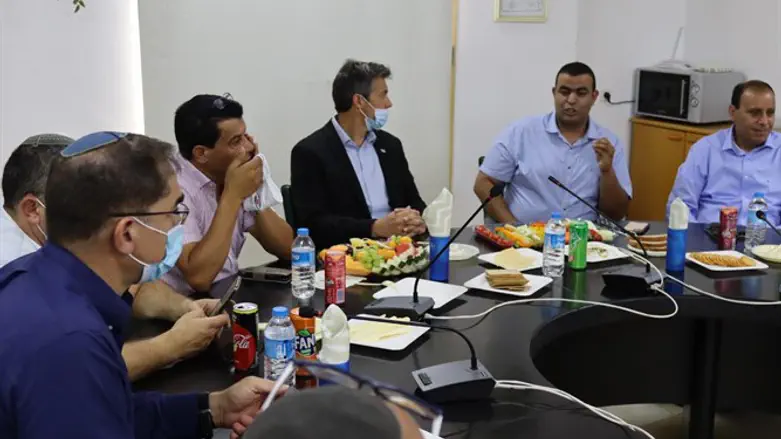 יועז הנדל בתל שבע