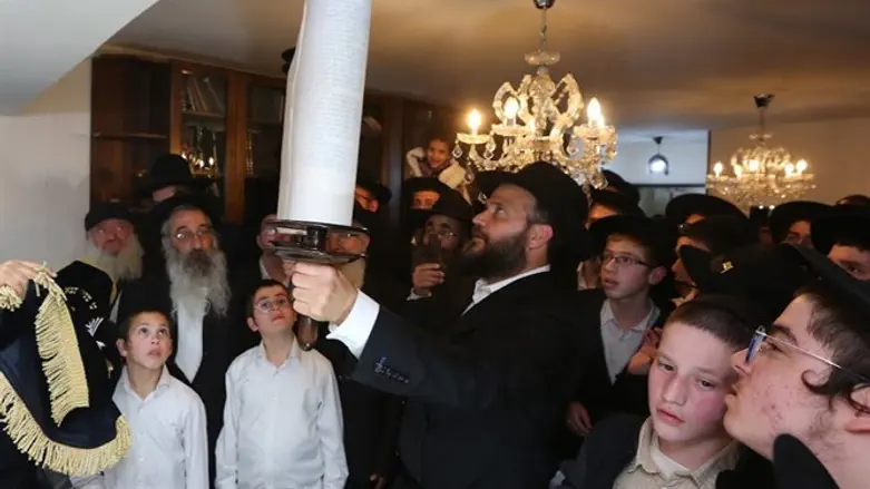 ספר תורה של יד לאחים