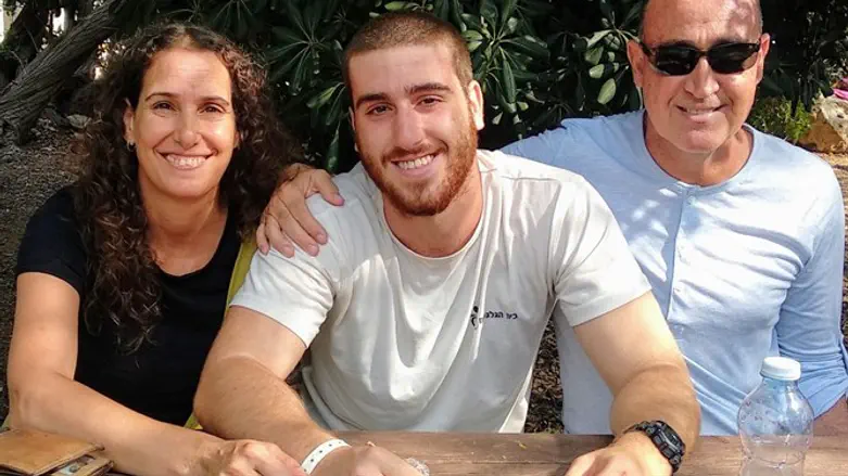 יוכי ברוך עם בנה ובעלה