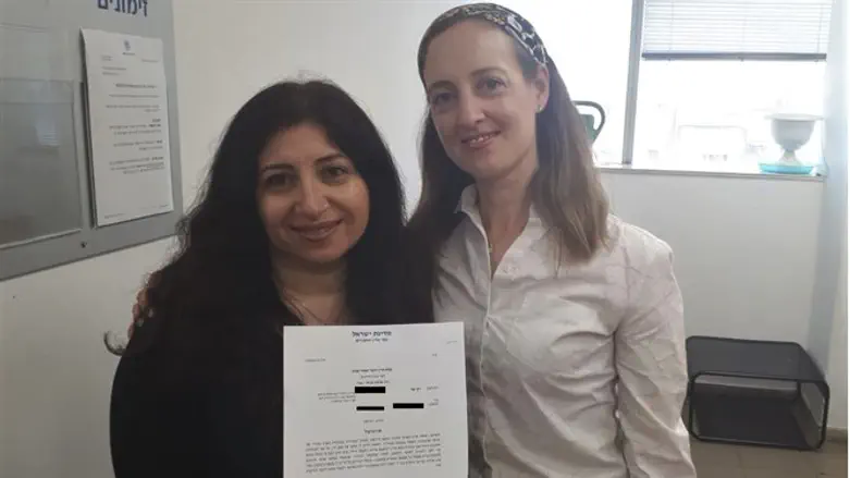 Vicky Tzur (left), Advocate Tamar Oderberg (right)