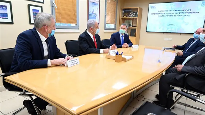 Netanyahu with ministers