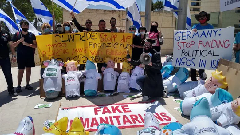 Protest against German FM's visit