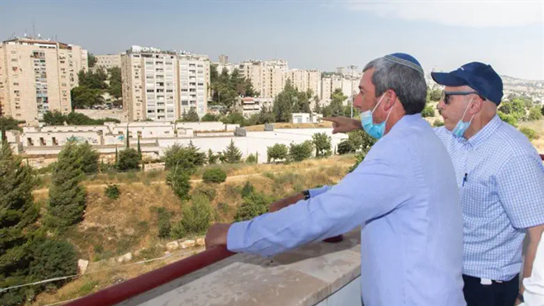 MK Peretz with JCT Vice President Stuart Hershkowitz