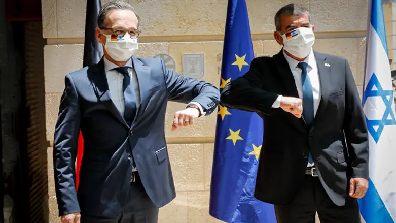 גבי אשכנזי והייקו מאס