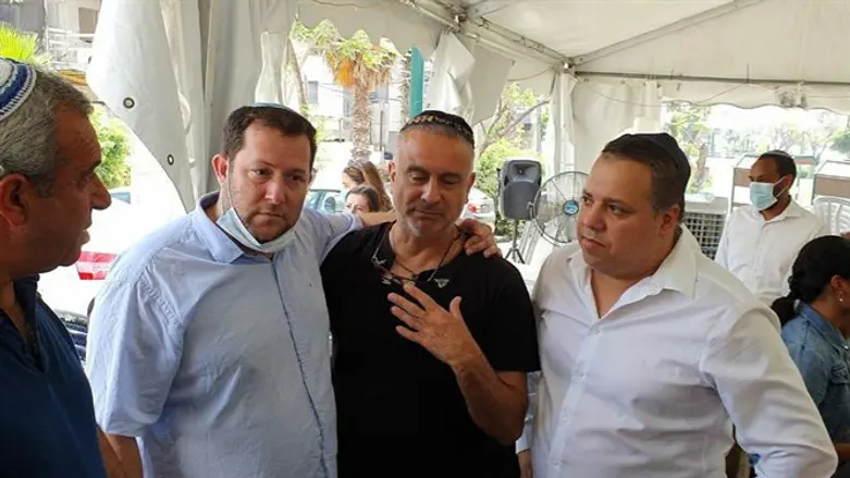 דגן עם אביו של עמית בן יגאל הי"ד