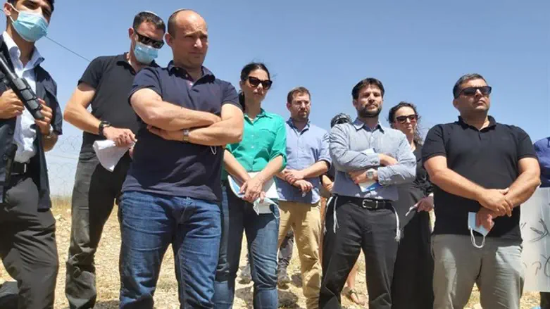 Yamina members at Likiya