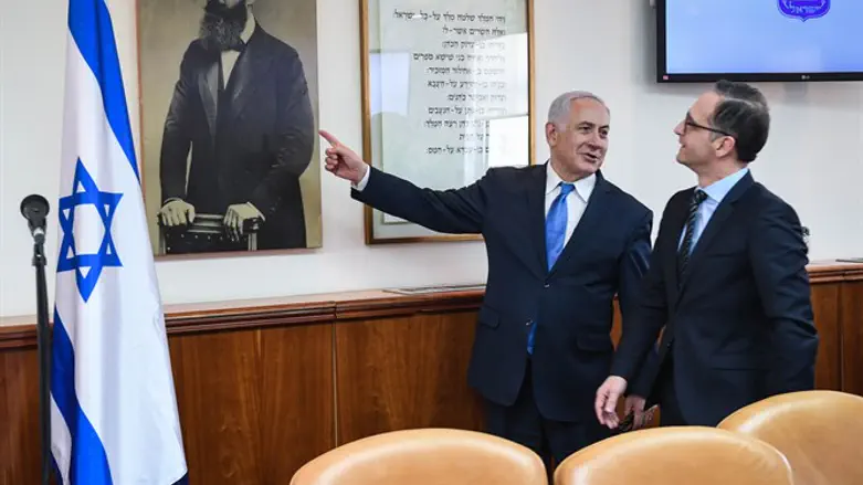 הגיע כדי לנזוף בממשלת ישראל. שר החוץ הגרמני עם רה"מ נתניהו