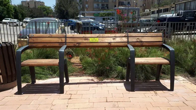 ספסל נגיש ברמת גן