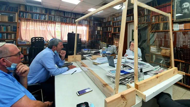 פגישת השר פרץ עם הרב דרוקמן