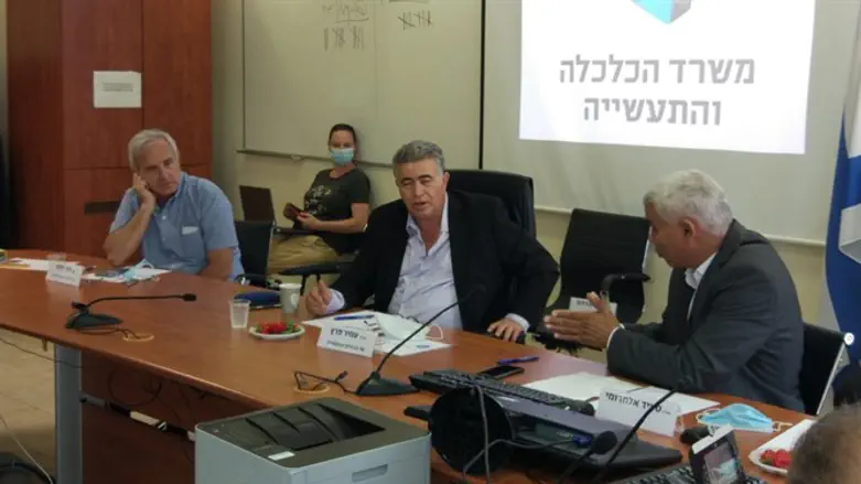 עמיר פרץ בפגישה בנגב