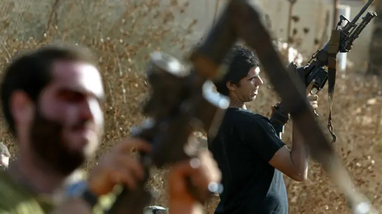 Солдаты ЦАХАЛ чистят оружие