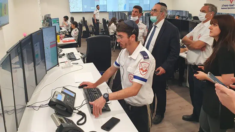 יעקב אשר בביקור במד''א