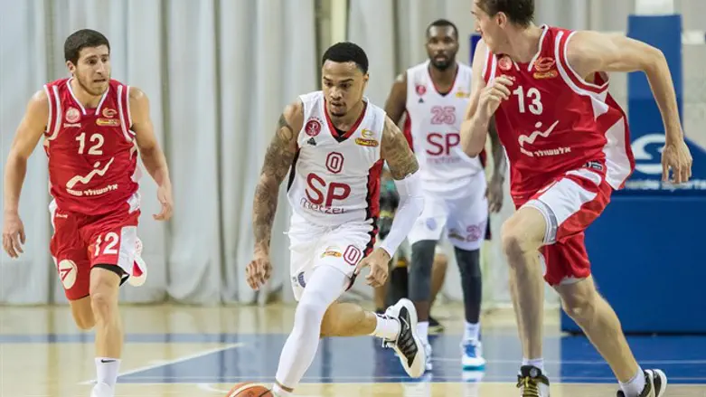 דיוויס מול שחקני באר שבע