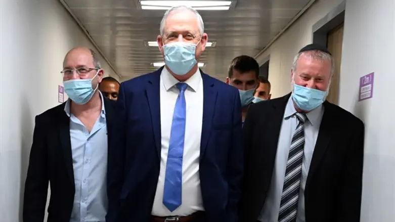 מנדלבליט, גנץ וניסנקורן