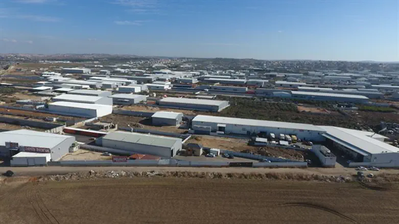 Illegal commercial center in Kfar Qassem