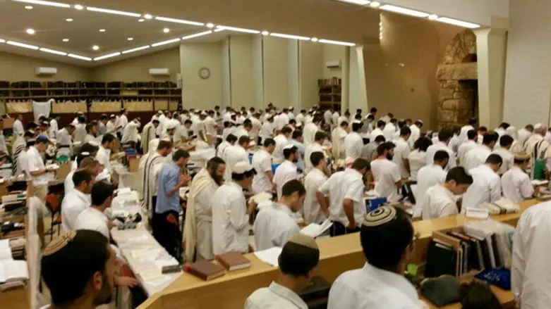 Prayer service (illustration)