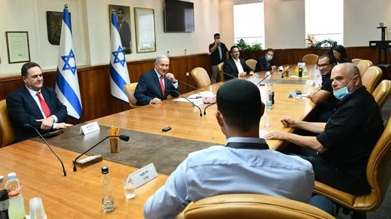 PM meets with heads of cultural industry