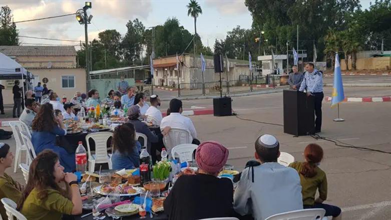 הטקס בצריפין