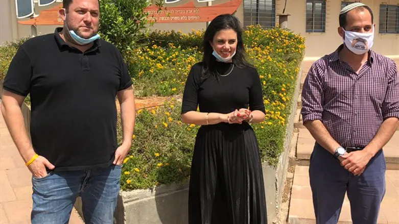 שקד בשומרון. היום