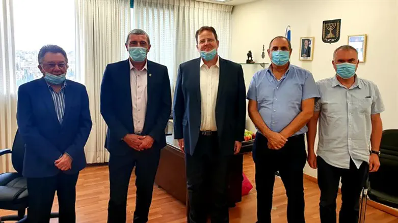 רפי פרץ עם ראשי התאחדות המלונות בירושלים