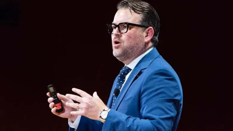 Evan Bernstein, shown here speaking to students at Harvard in June 2018