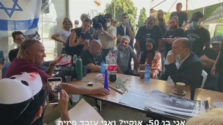 Bennett meets technician Eyal