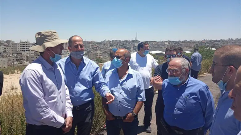 השר רפי פרץ בעטרות