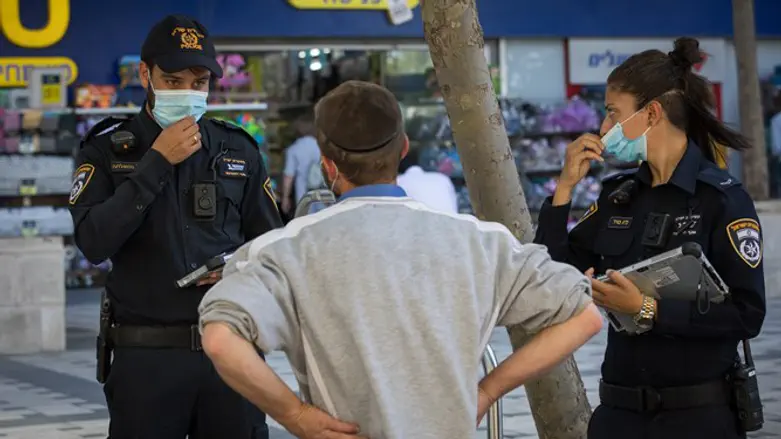 שוטרים בפעילות אכיפה